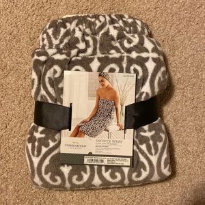 NWT Threshold Shower Wrap